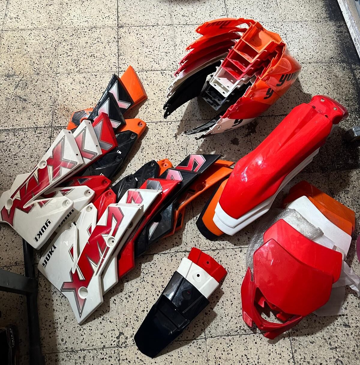 Yuki YK250 GY-7 İzci Cross Kaporta Seti Turuncu - Kırmızı - Beyaz - Siyah 6 Parça Orijinal